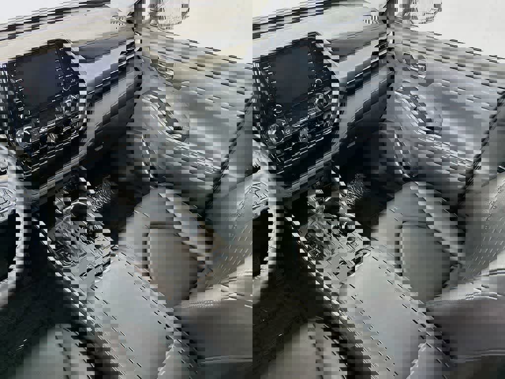 Used 2020 Toyota Highlander XLE image 14