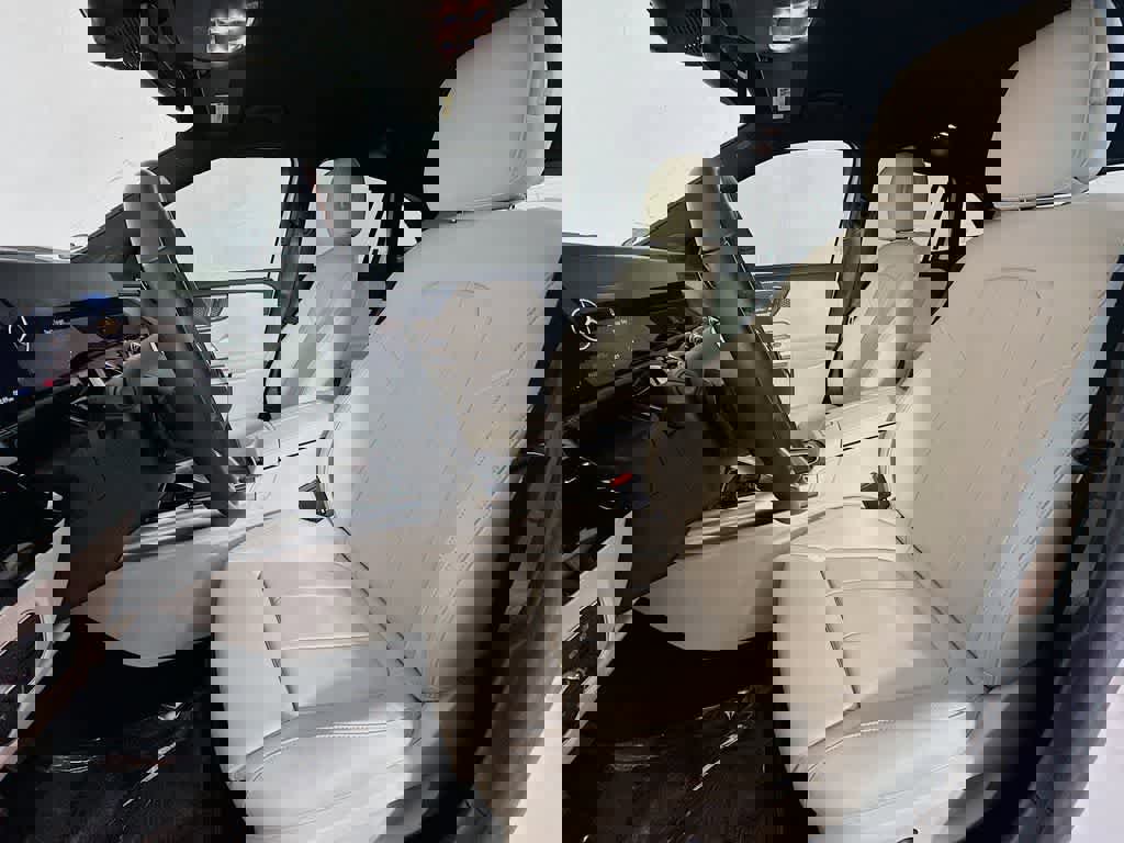 Used 2025 Mercedes-Benz GLA 250 4MATIC image 15