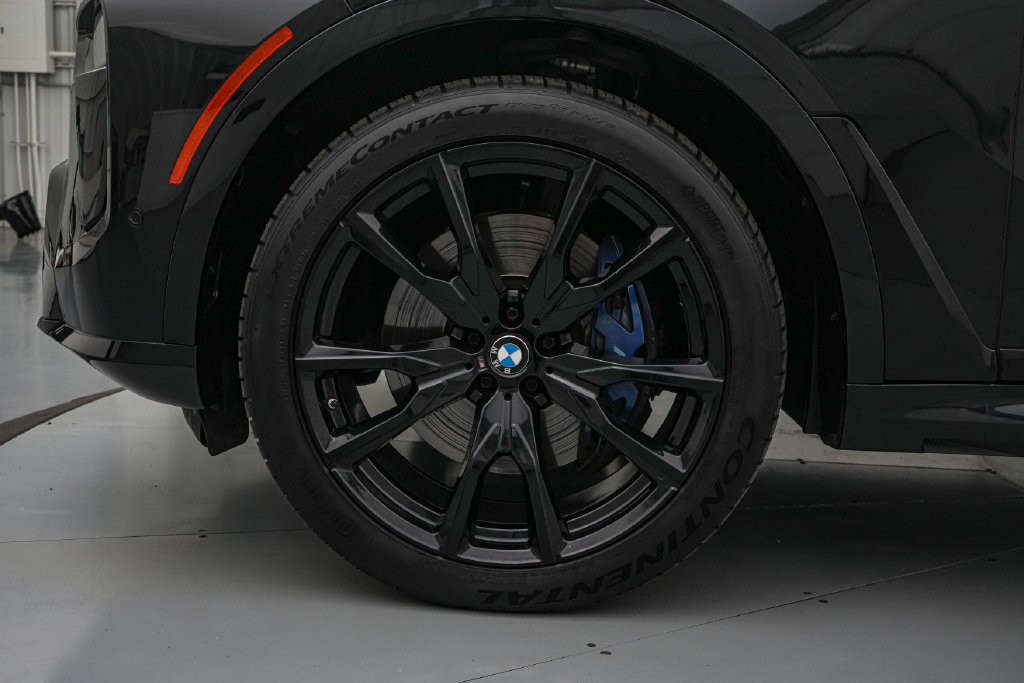 Used 2024 BMW X7 xDrive40i w/ M Sport Package AWD/4WD image 10