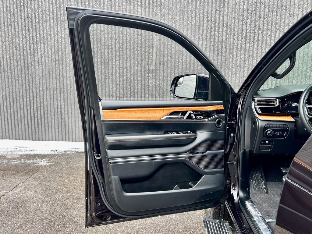 Used 2022 Jeep Grand Wagoneer Series III w/ Rear Seat Video Group 1 image 14