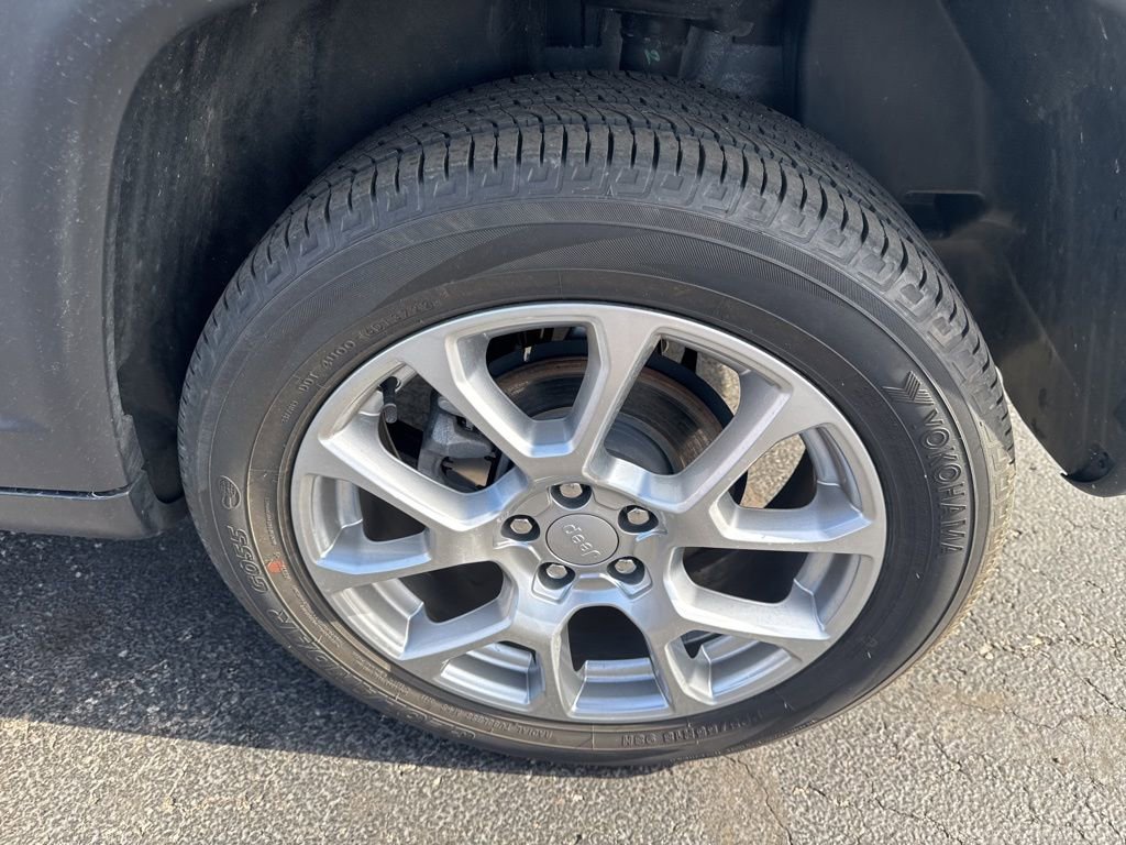 Used 2023 Jeep Compass Latitude image 50