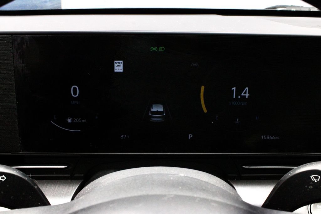 Used 2024 Hyundai Kona Limited AWD/4WD image 28