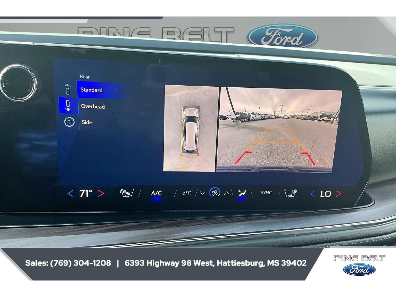Used 2025 Chevrolet Suburban LT RWD image 15