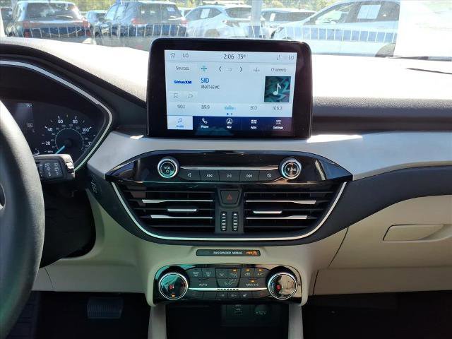 Certified 2022 Ford Escape SE w/ SE Sport Appearance Package image 11