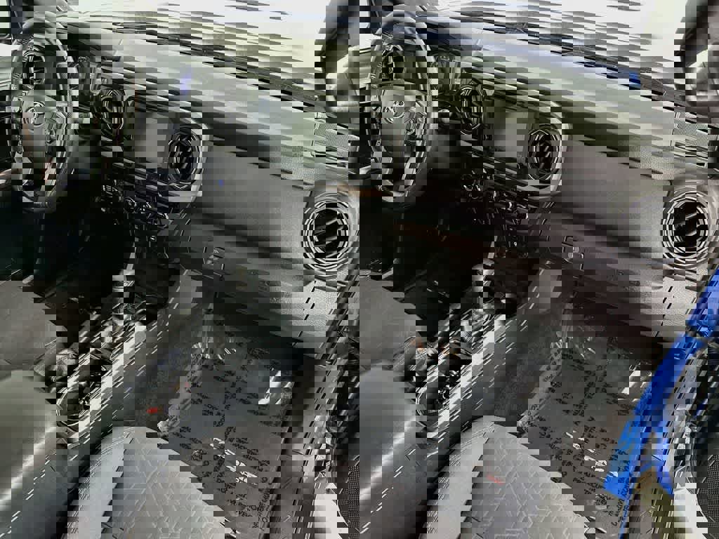 Used 2017 Toyota Tacoma 4x4 Double Cab image 32