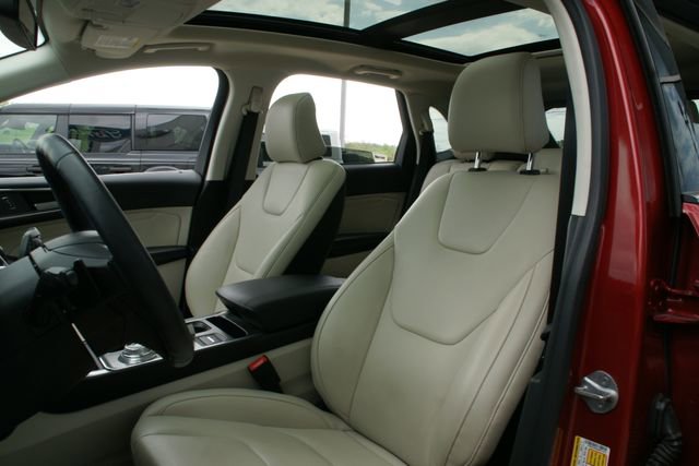 Certified 2022 Ford Edge Titanium w/ Class II Trailer Tow Package image 17