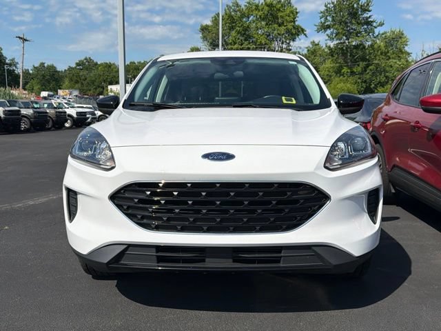 Certified 2022 Ford Escape SE w/ SE Sport Appearance Package AWD/4WD image 2
