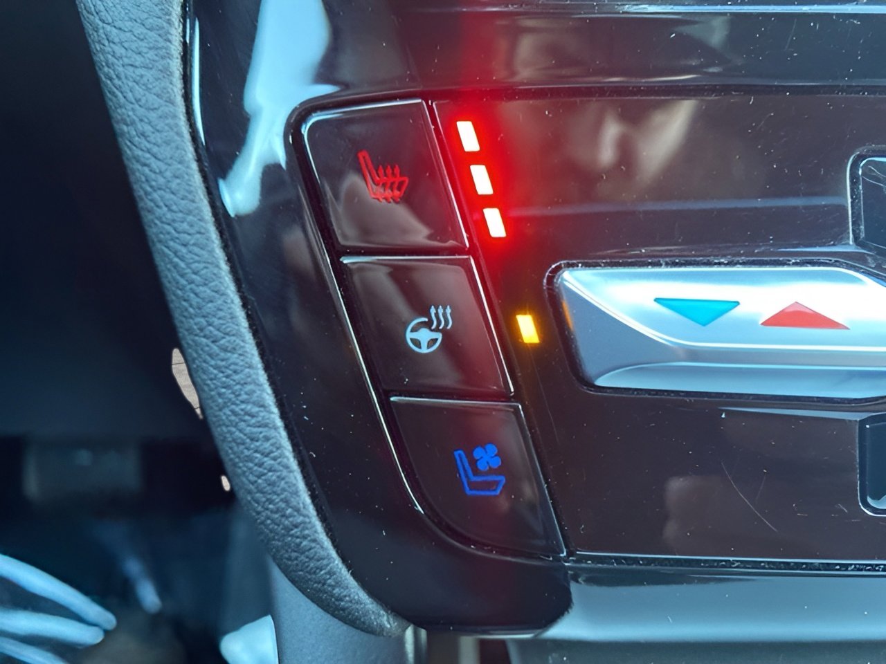 Certified 2024 Ford Explorer Limited w/ Equipment Group 301A image 24