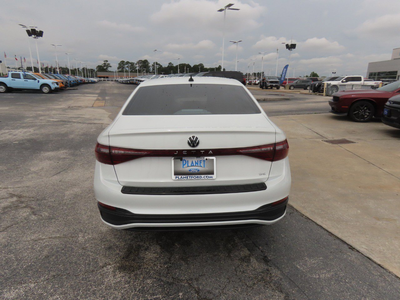 Used 2025 Volkswagen Jetta SE FWD image 13