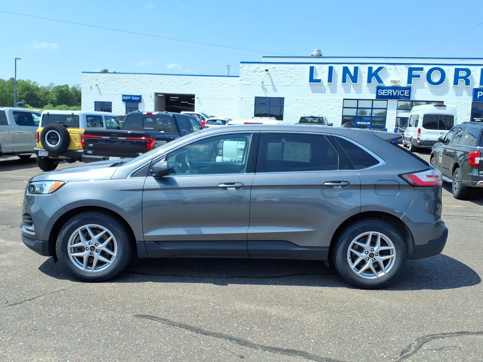 Certified 2024 Ford Edge SEL AWD/4WD image 2