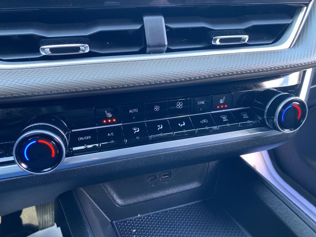 Used 2025 Chevrolet Equinox LT w/ Convenience Package II image 41