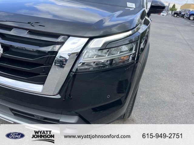Used 2024 Nissan Pathfinder Platinum w/ Cargo Package image 9
