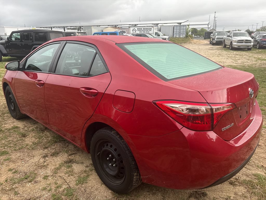 Used 2018 Toyota Corolla LE w/ Carpet Mat Package (TMS) FWD image 12