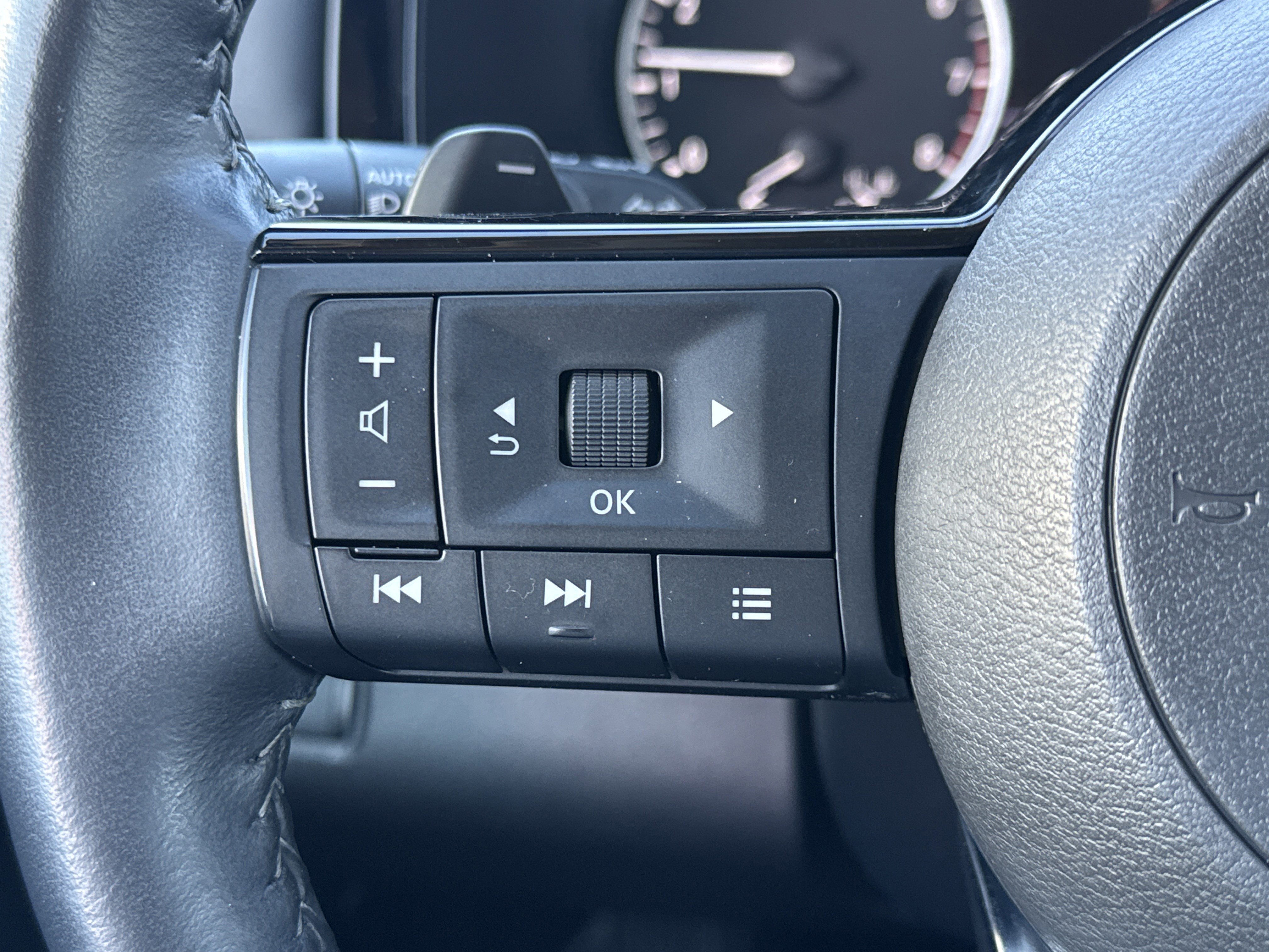 Used 2023 Nissan Pathfinder SL image 16