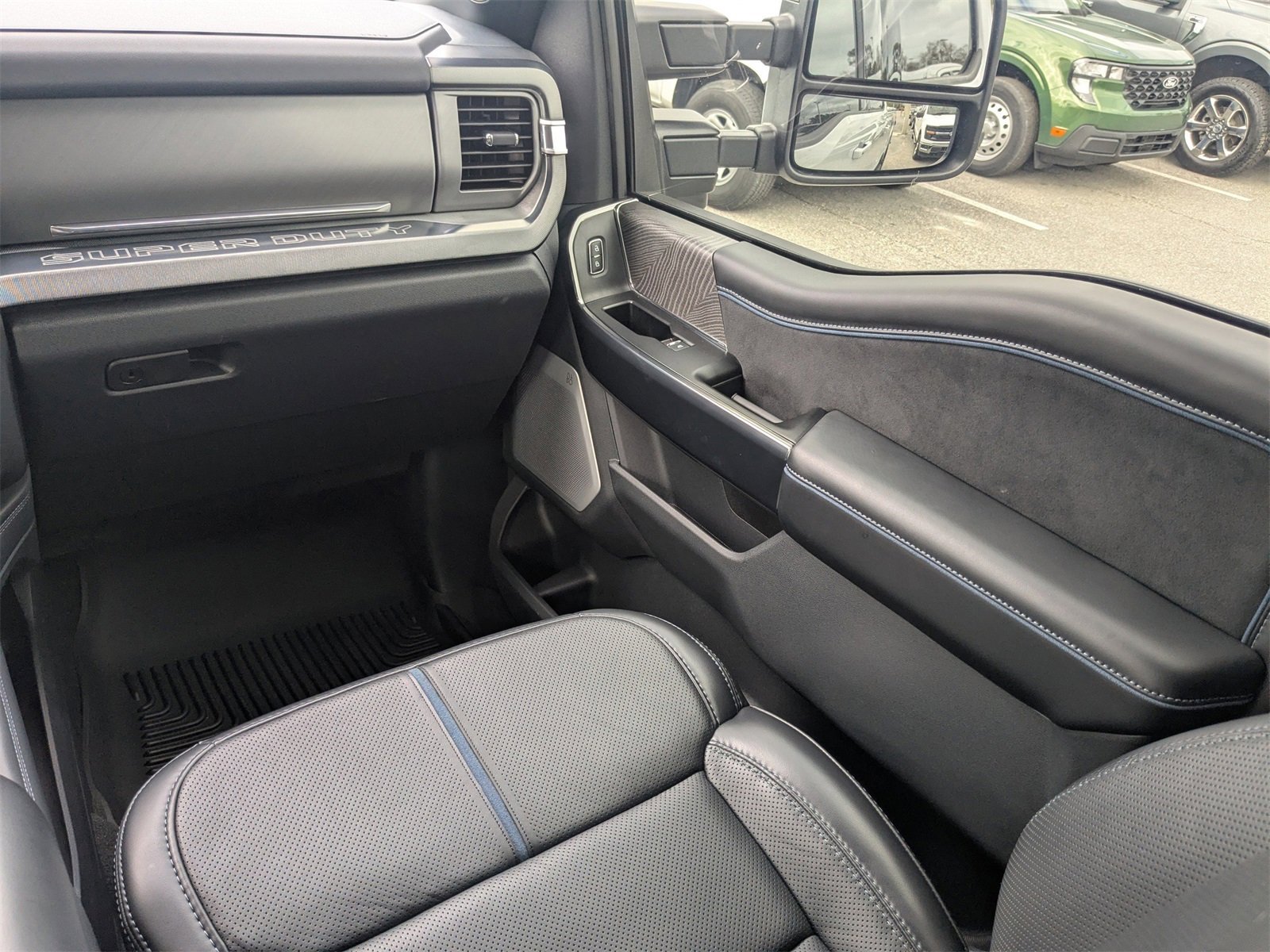 Certified 2025 Ford F250 Platinum w/ FX4 Off-Road Package image 18