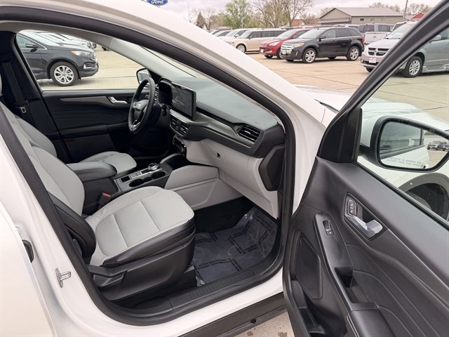 Certified 2024 Ford Escape SE FWD image 3
