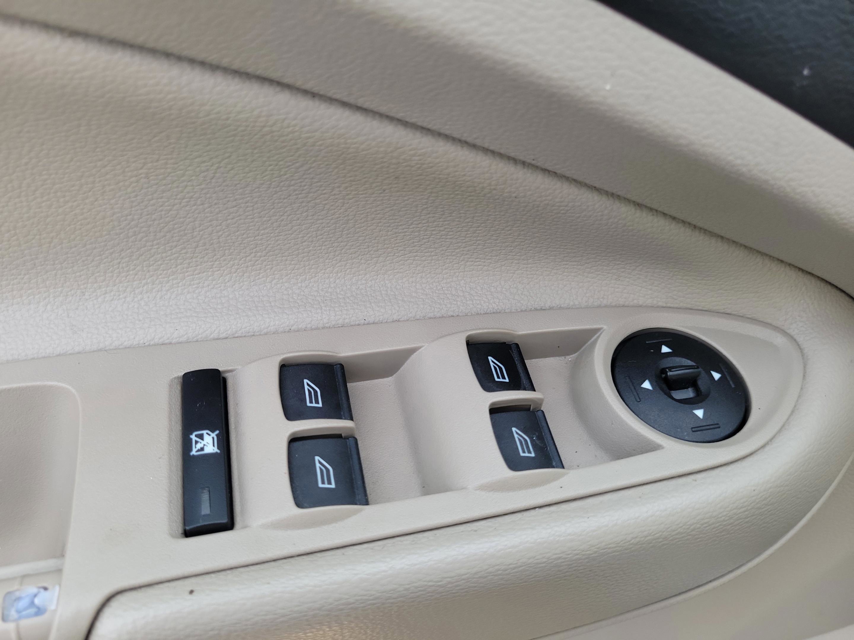 Certified 2018 Ford Escape SE w/ SE Sync 3 Package AWD/4WD image 18