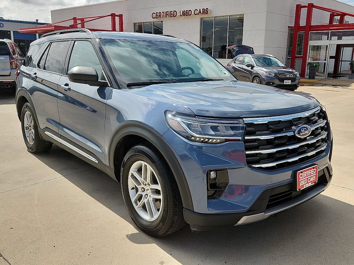 Certified 2025 Ford Explorer Active w/ Active Comfort Package RWD image 4