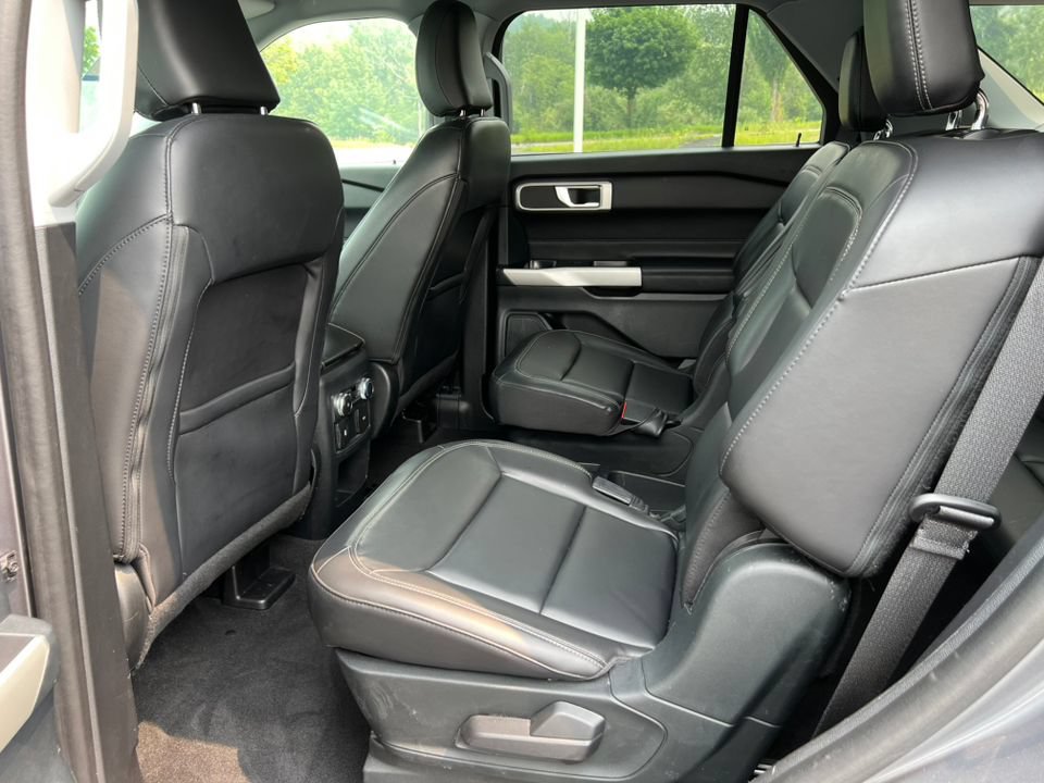 Certified 2021 Ford Explorer XLT w/ Equipment Group 202A AWD/4WD image 4