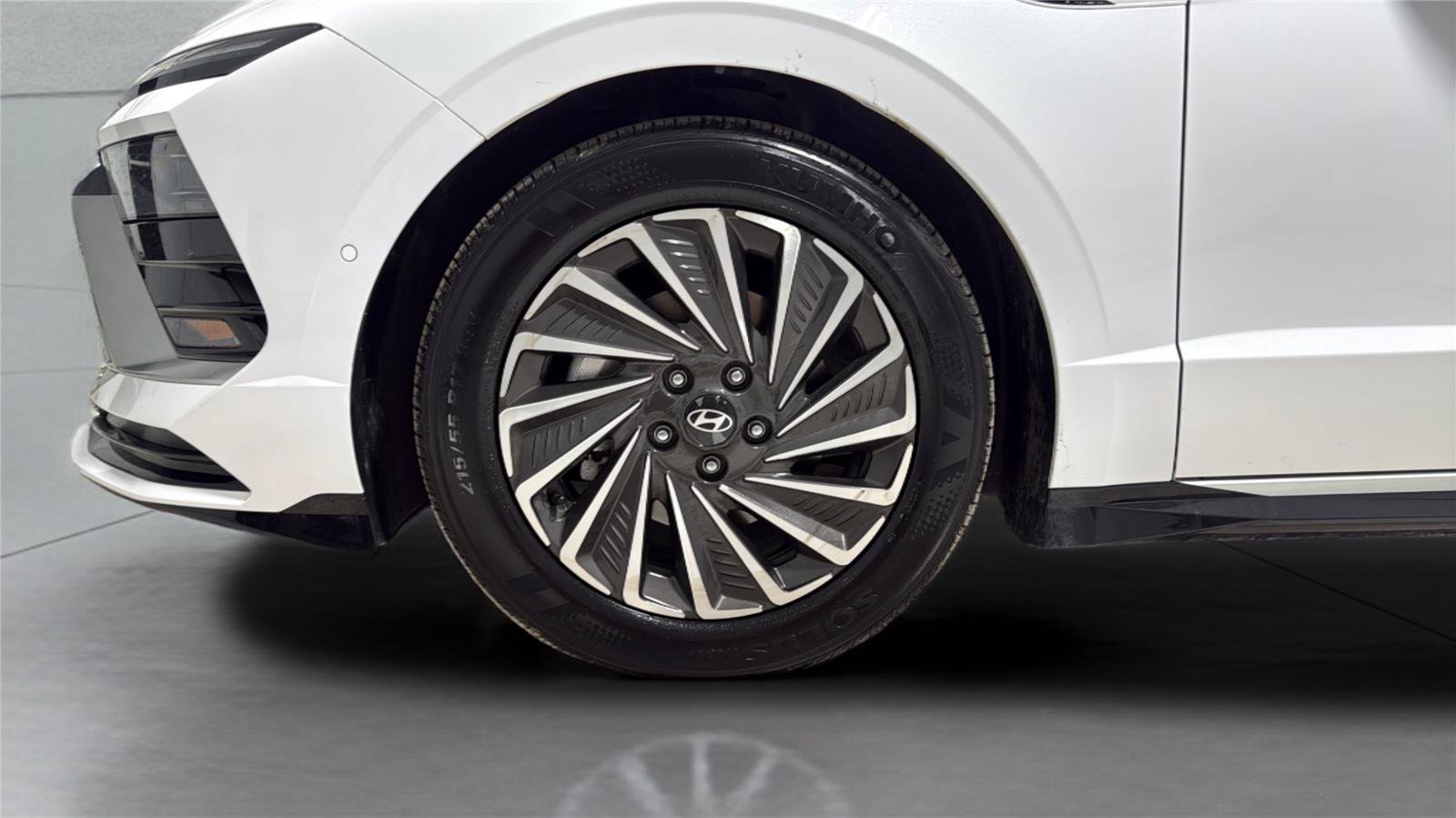 Used 2025 Hyundai Sonata Limited FWD image 31