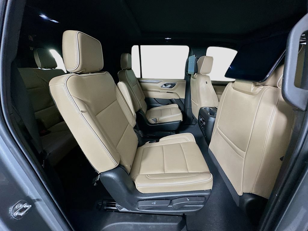 Used 2023 Chevrolet Suburban Premier w/ Advanced Technology Package AWD/4WD image 33