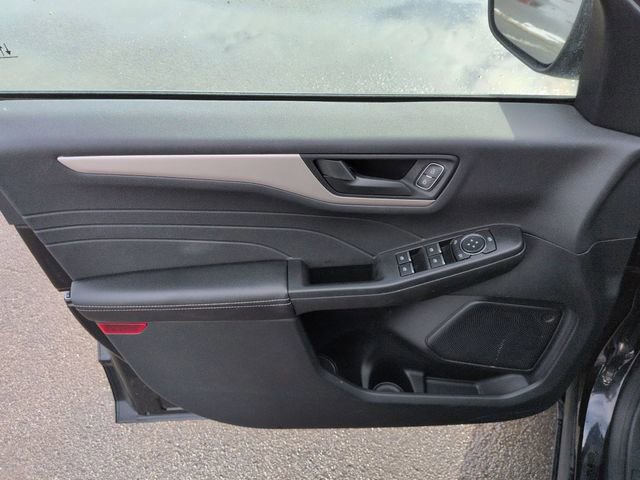 Certified 2022 Ford Escape SE w/ SE Sport Appearance Package image 6