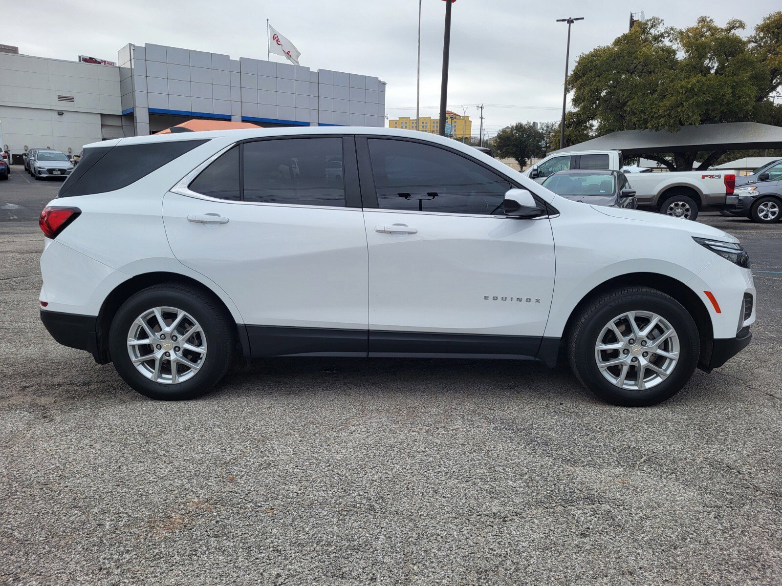 Used 2023 Chevrolet Equinox LT w/ LPO, Floor Liner Package image 2
