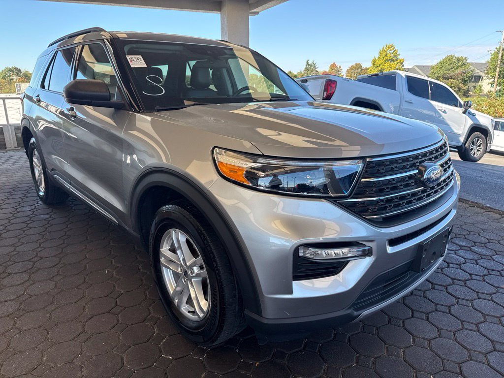 Certified 2023 Ford Explorer XLT w/ Equipment Group 202A AWD/4WD image 4