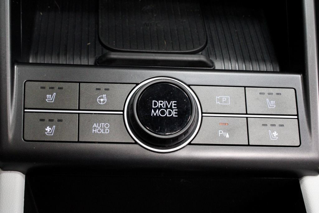 Used 2024 Hyundai Kona Limited FWD image 33