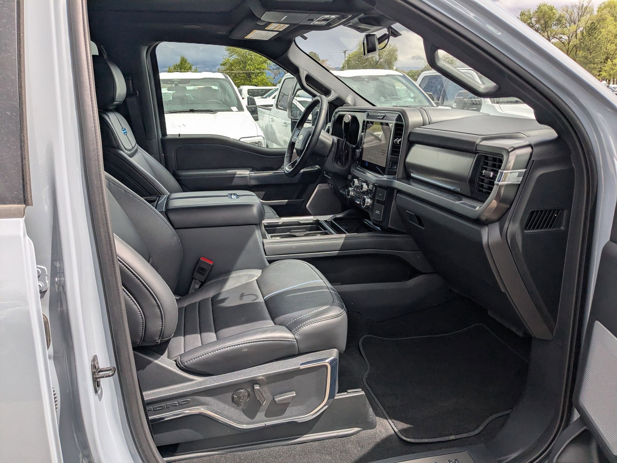 Certified 2026 Ford F450 Platinum w/ FX4 Off-Road Package AWD/4WD image 38