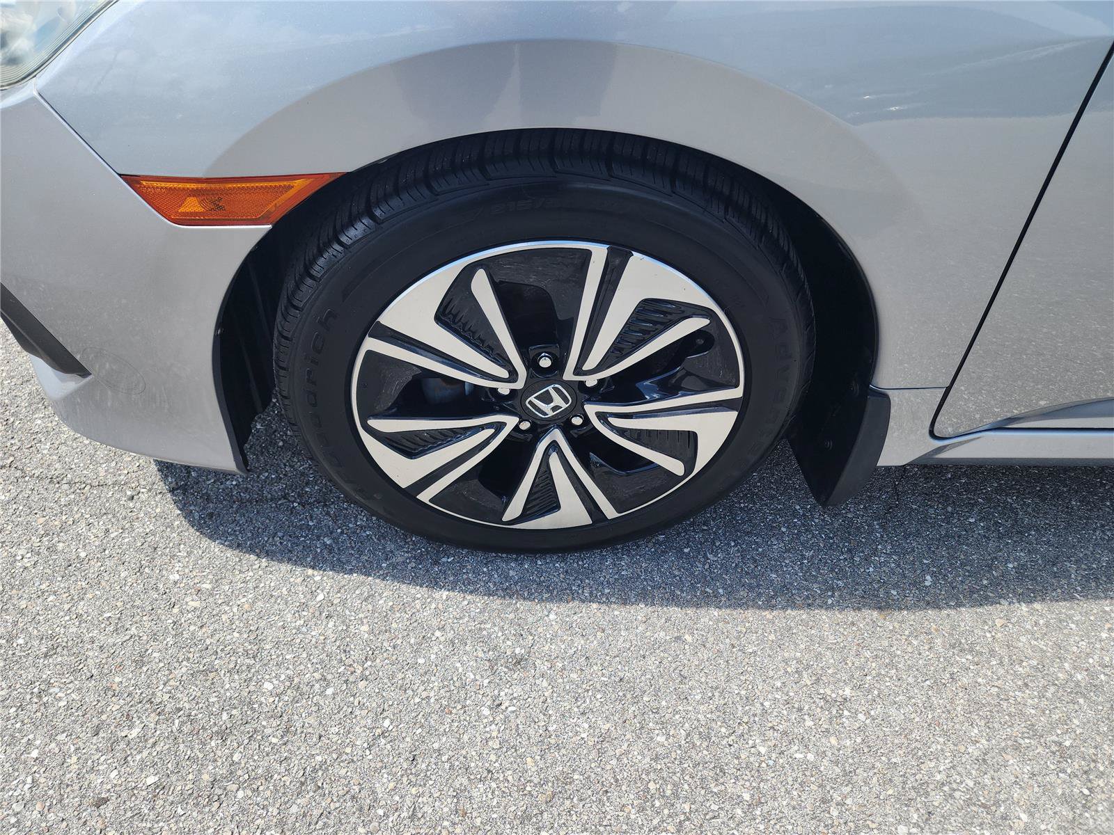 Used 2017 Honda Civic EX-L image 10