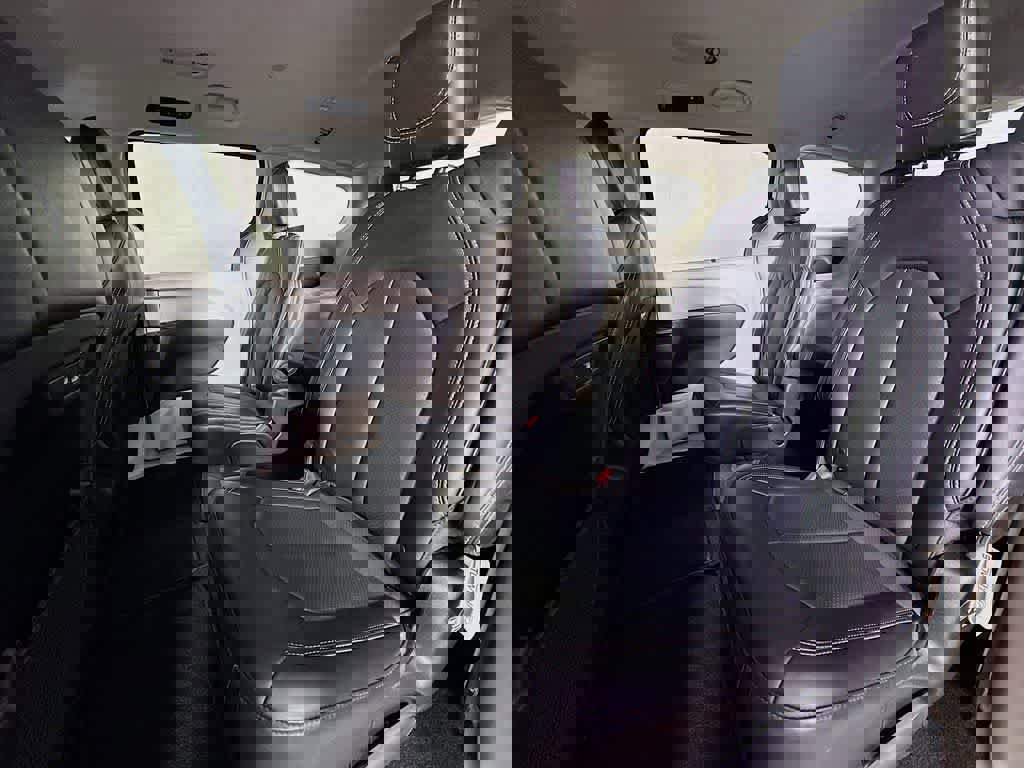 Used 2024 Chrysler Pacifica Touring-L image 14