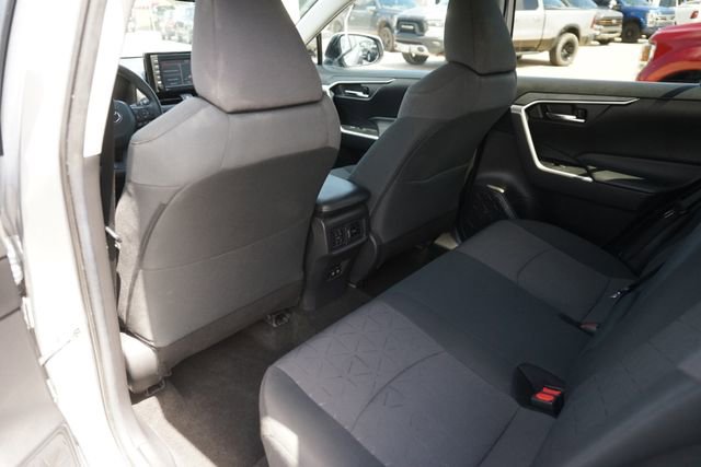 Used 2020 Toyota RAV4 XLE FWD image 11
