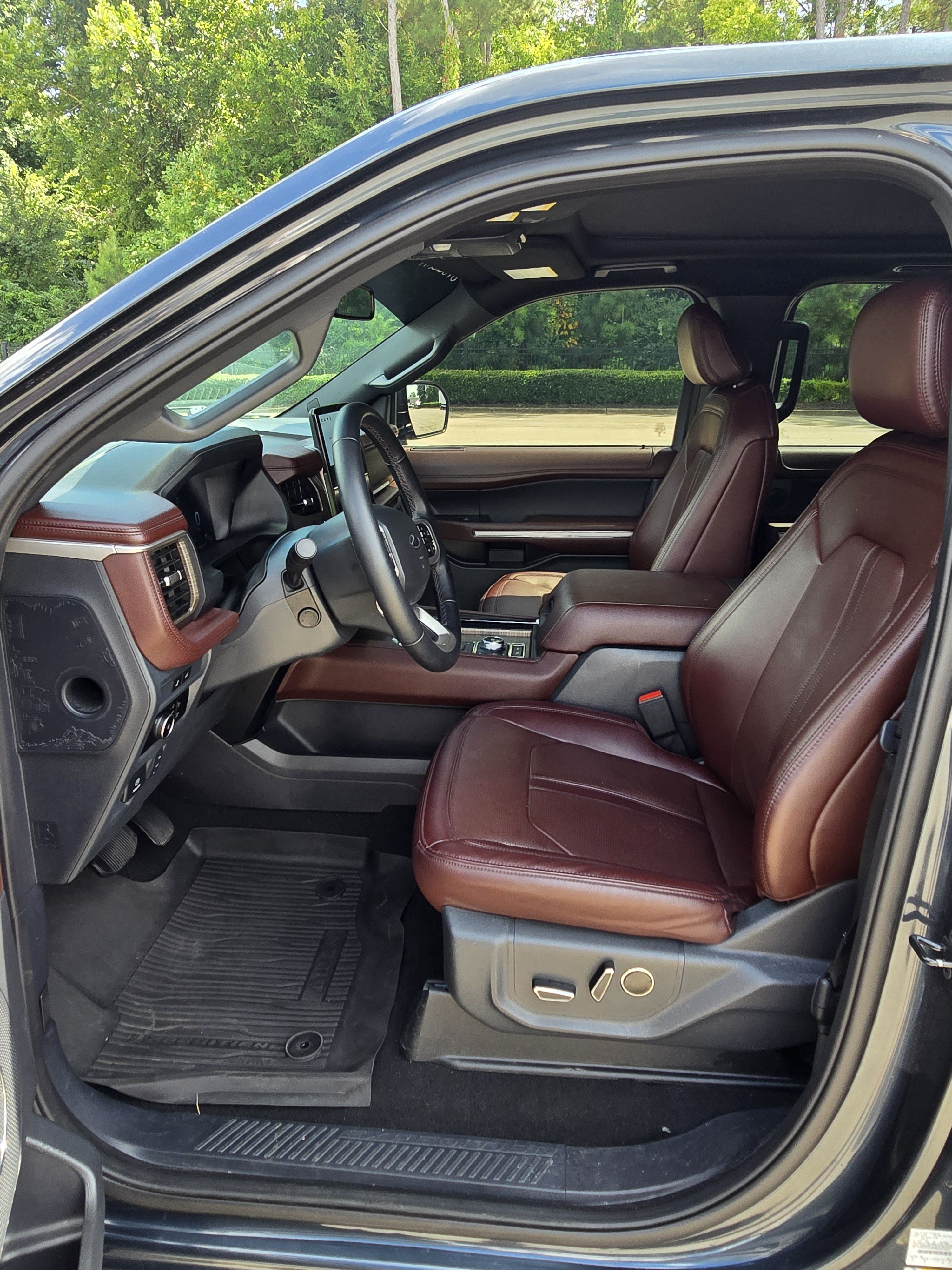 Certified 2024 Ford Expedition Limited w/ Excursion Package AWD/4WD image 9