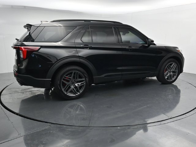 Certified 2025 Ford Explorer ST AWD/4WD image 10