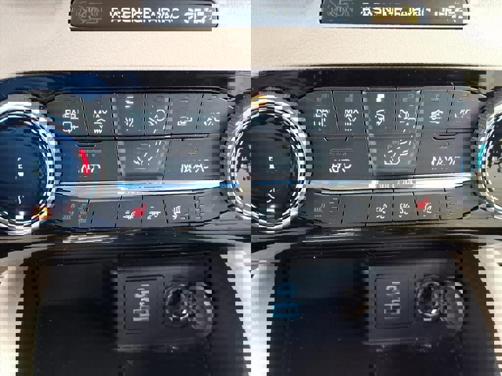 Certified 2022 Ford Escape Titanium w/ Class II Trailer Tow Package image 17