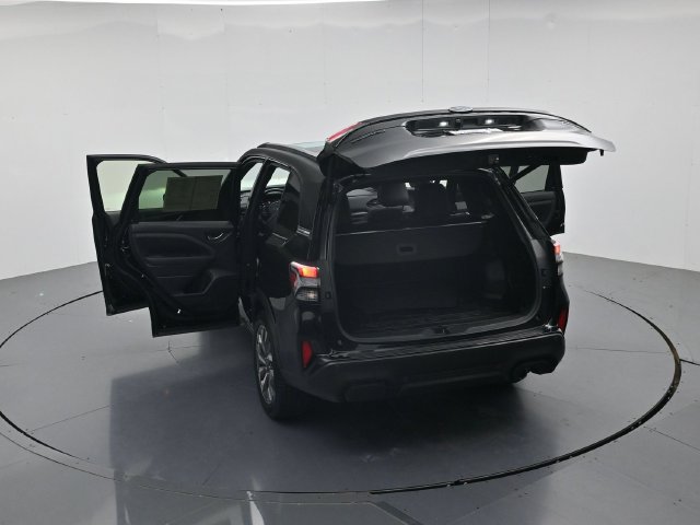 Used 2025 Subaru Forester Touring AWD/4WD image 38