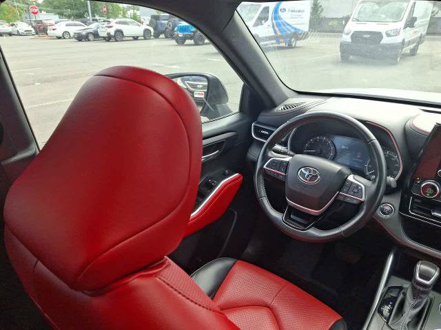 Used 2023 Toyota Highlander L AWD/4WD image 15