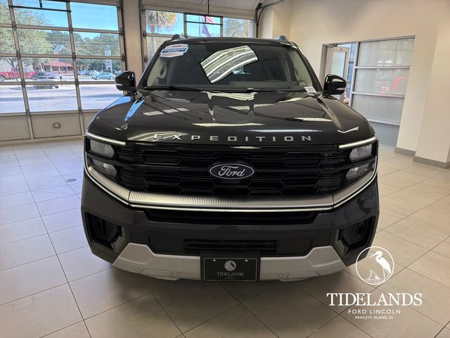 Certified 2025 Ford Expedition Platinum w/ Driver's Package AWD/4WD image 3