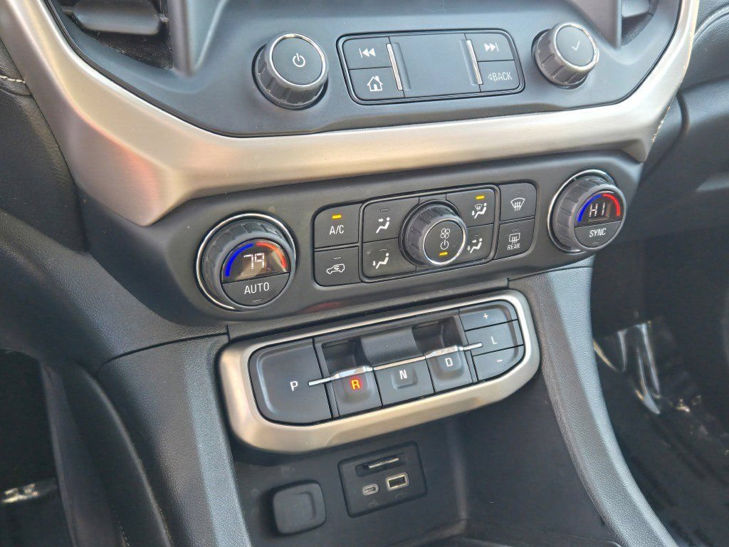Used 2021 GMC Acadia Denali w/ Denali Ultimate Package AWD/4WD image 29
