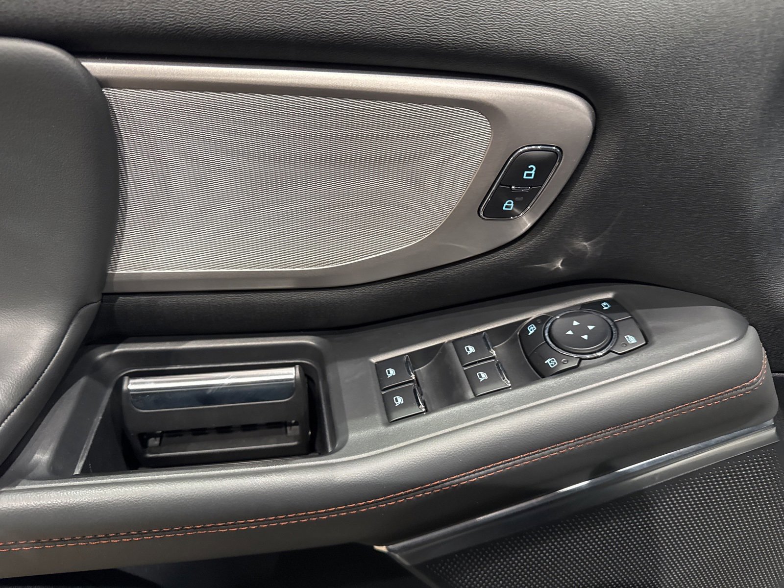 Certified 2025 Ford Expedition Active image 27