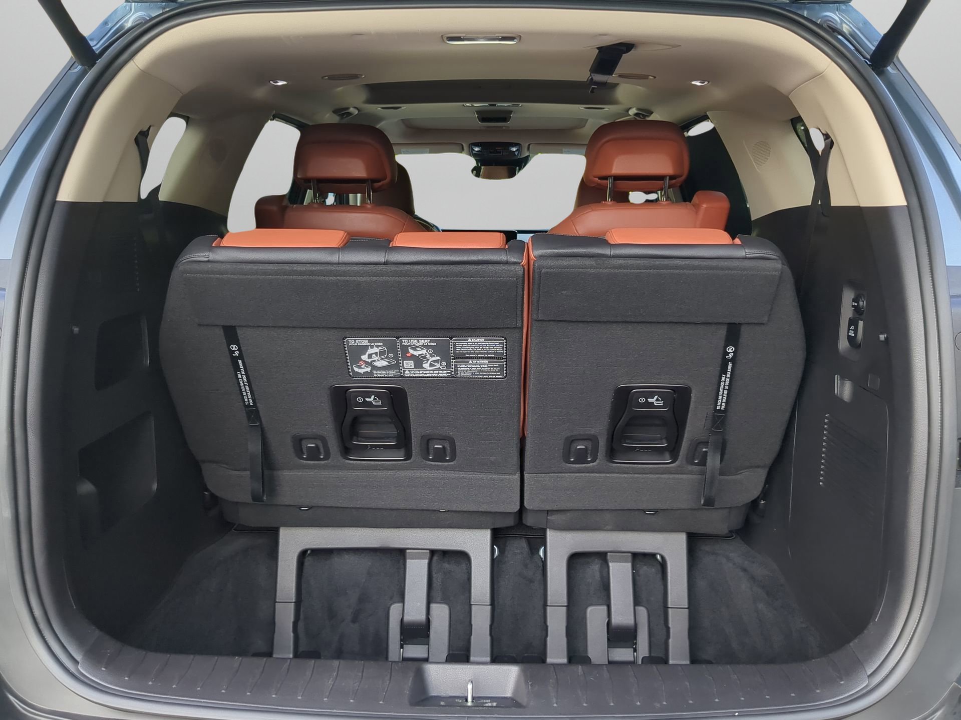 Used 2025 Kia Carnival SX Prestige FWD image 46