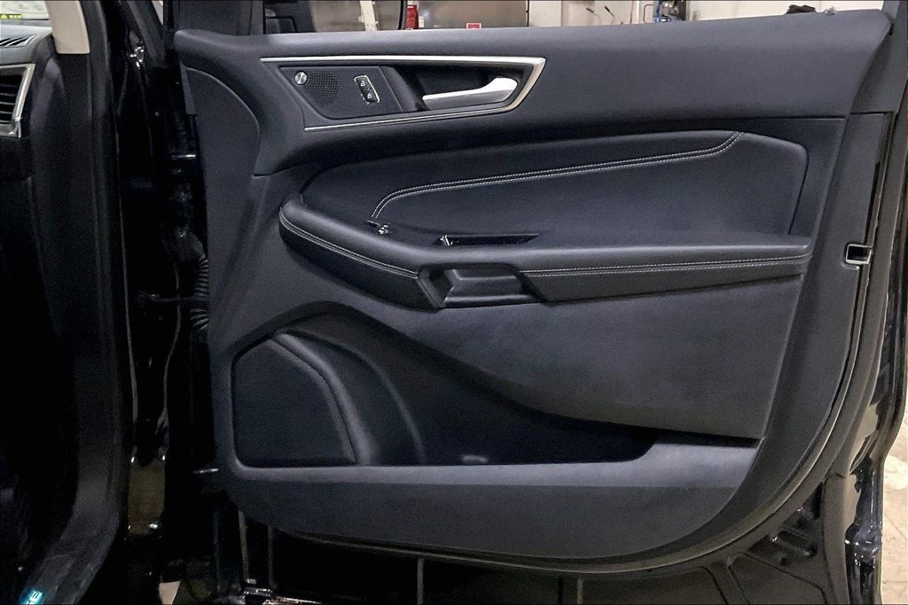 Certified 2019 Ford Edge Titanium w/ Equipment Group 301A AWD/4WD image 23