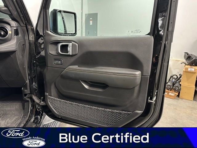 Used 2024 Jeep Wrangler Unlimited Sahara w/ Technology Group image 28