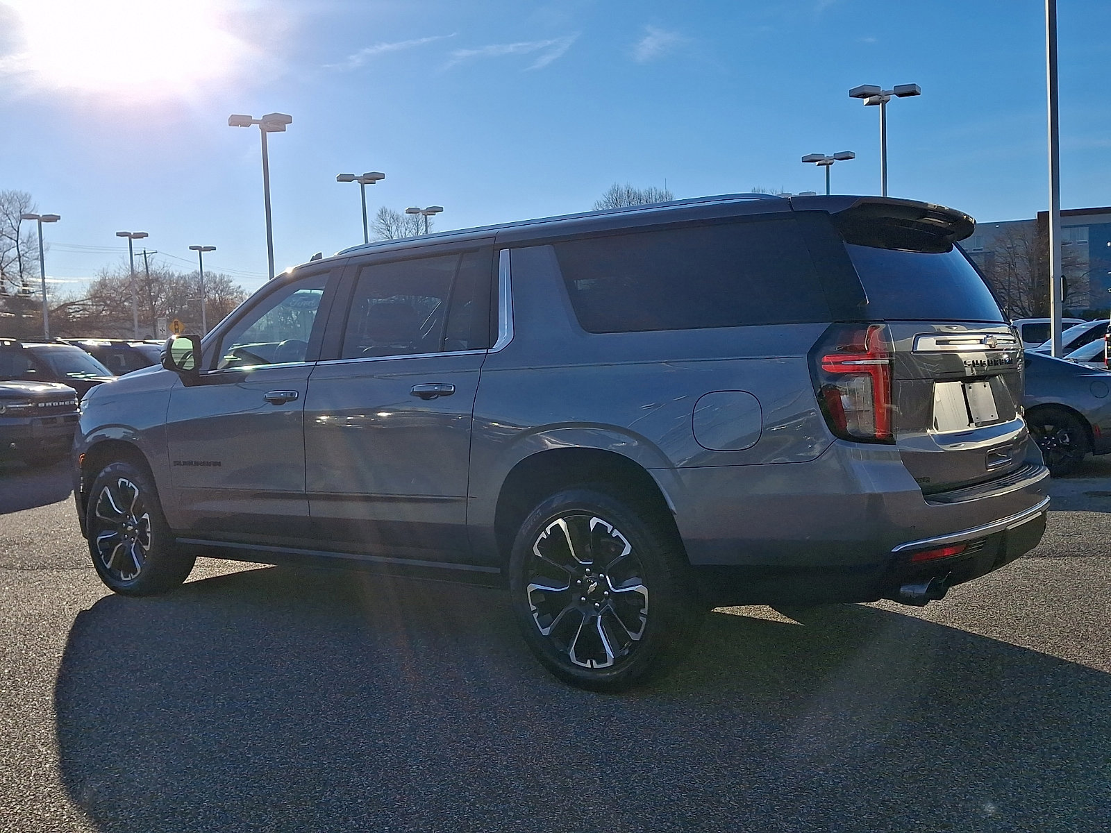Used 2021 Chevrolet Suburban High Country image 4