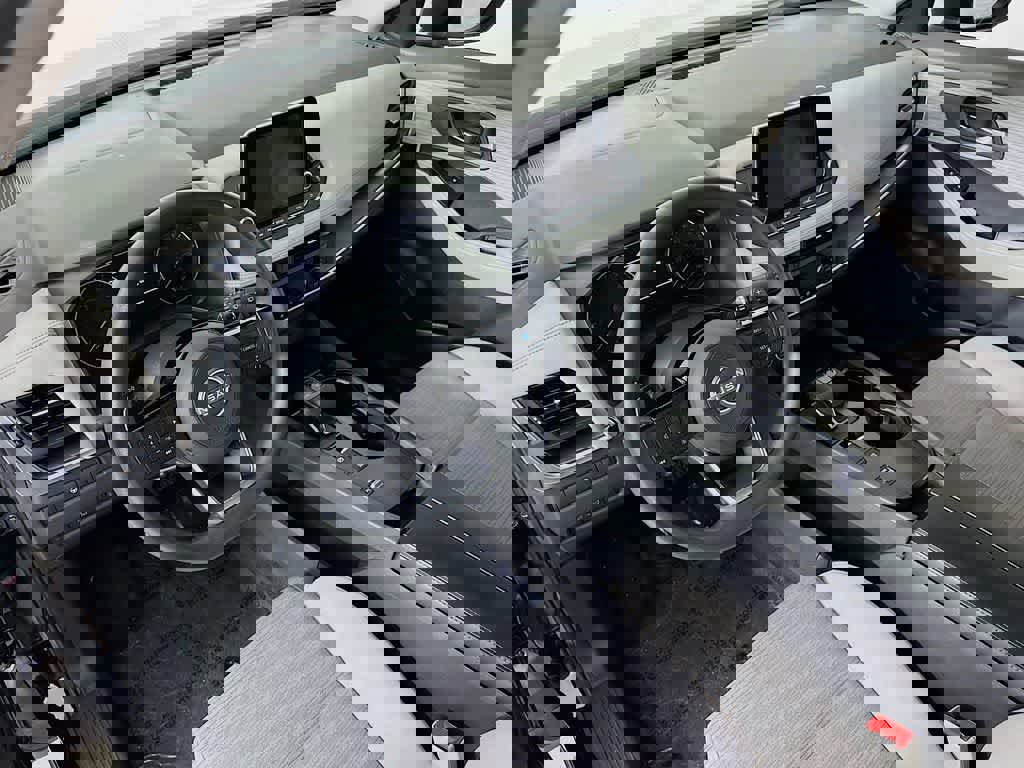 Used 2023 Nissan Rogue SV image 2