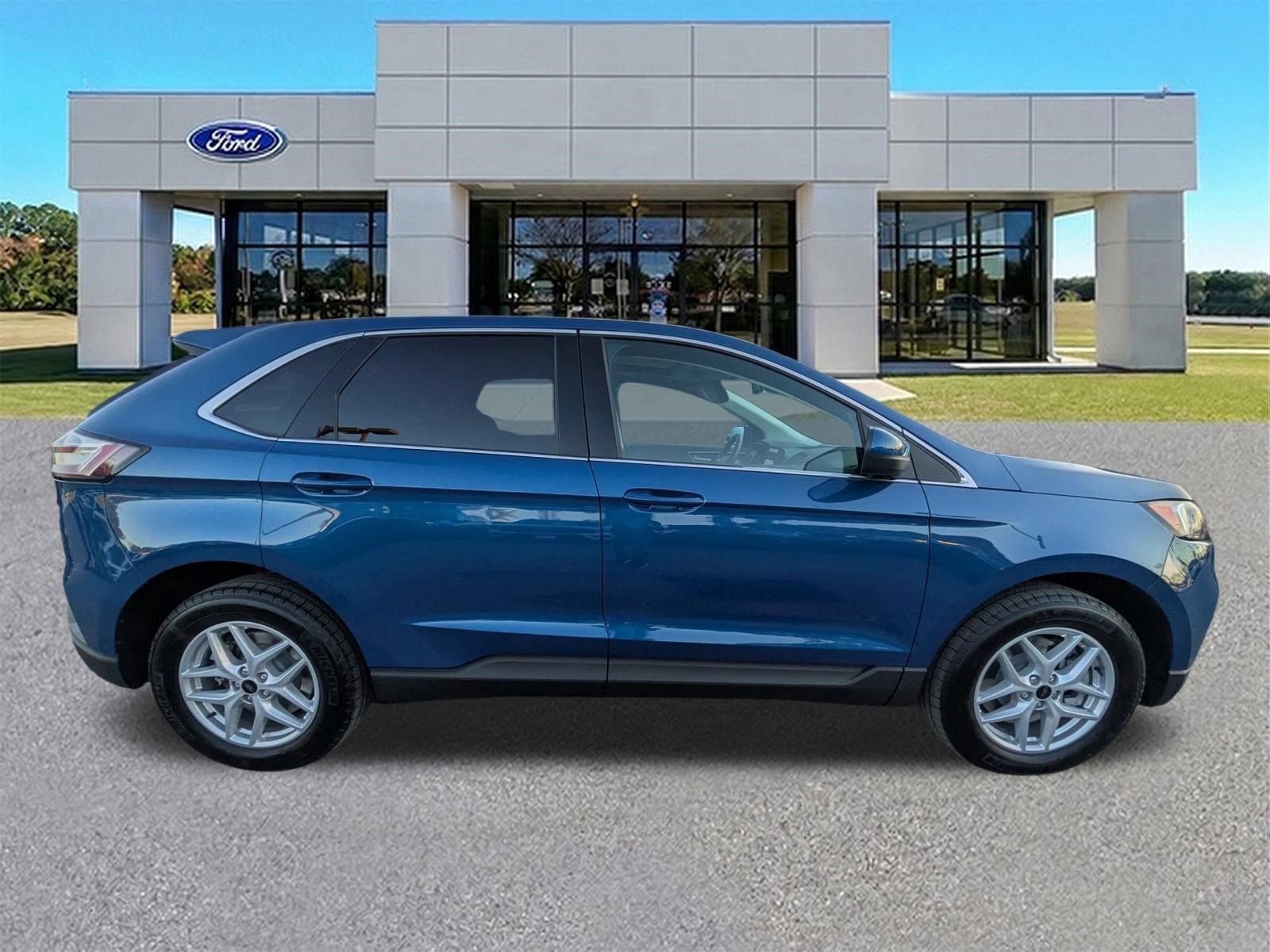Certified 2023 Ford Edge SEL w/ Convenience Package AWD/4WD image 3