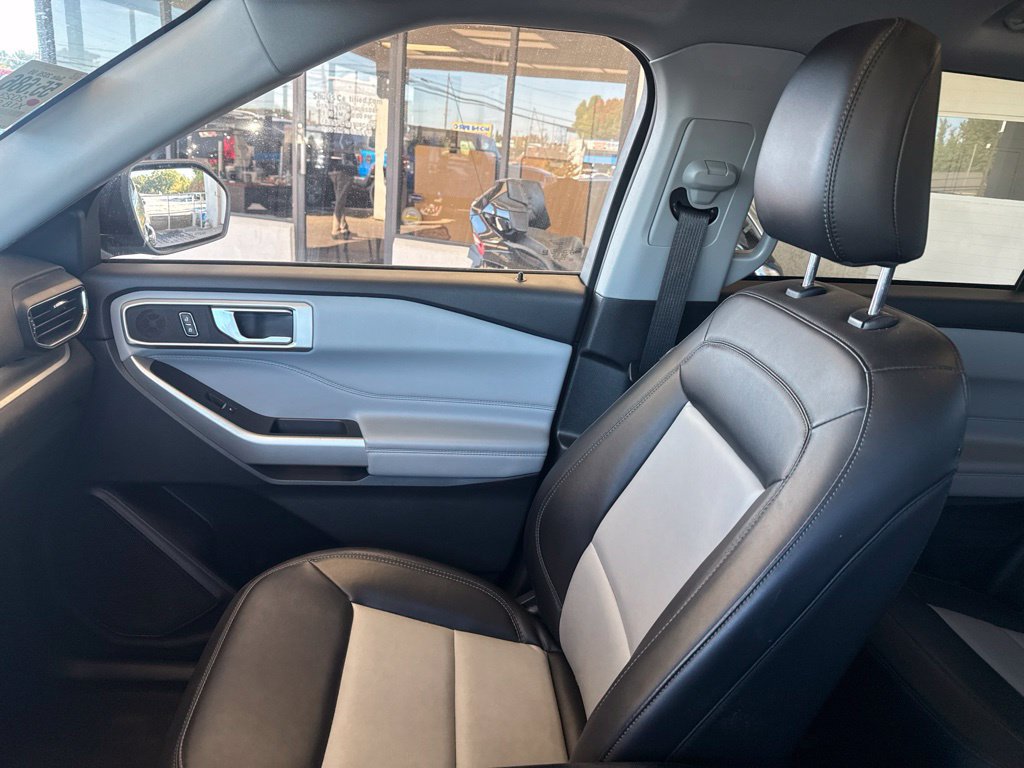 Certified 2023 Ford Explorer XLT w/ Equipment Group 202A AWD/4WD image 25