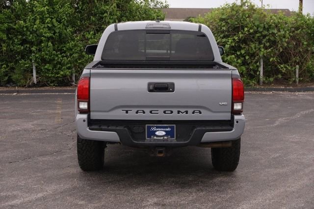 Used 2018 Toyota Tacoma TRD Sport AWD/4WD image 6