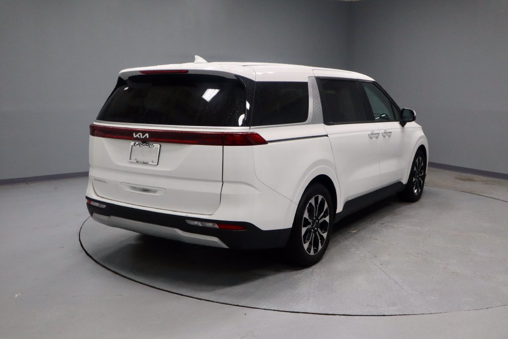 Used 2024 Kia Carnival EX FWD image 11